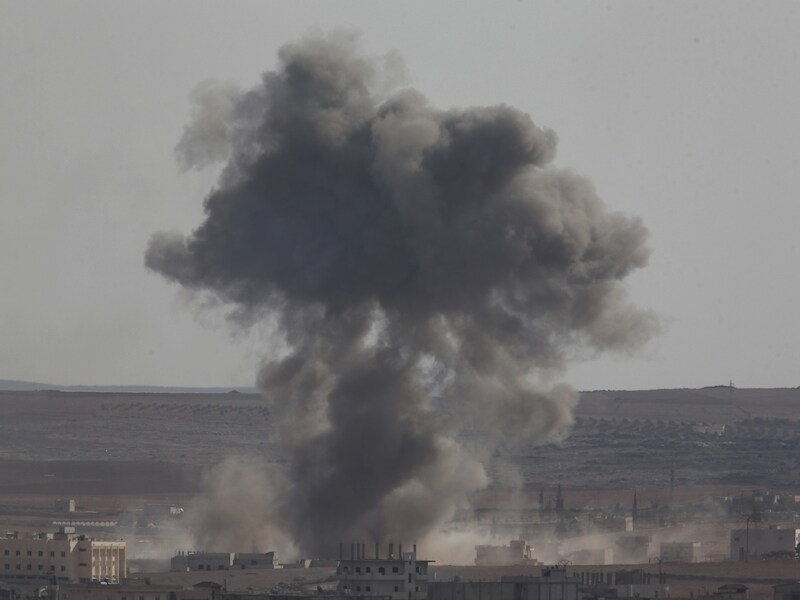 Rookwolken na luchtaanvallen in Kobani