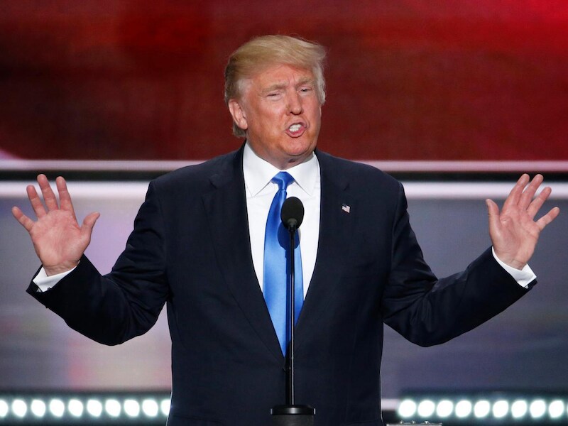 Donald Trump op het podium tijdens de conventie.