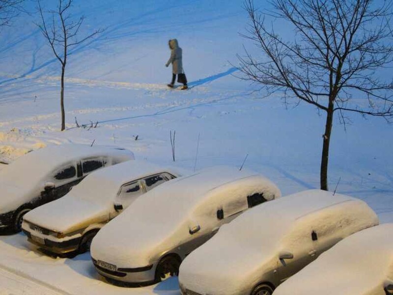 In de Wit-Russische hoofdstad Minsk ligt een dik pak sneeuw.