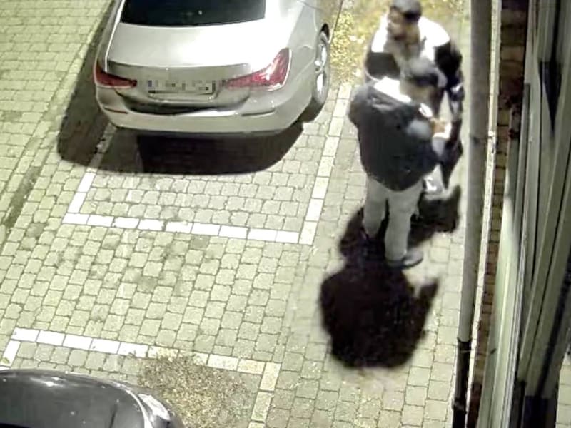 De twee mannen viseerden meerder woning in de wijk Westerkwartier in Oostende.