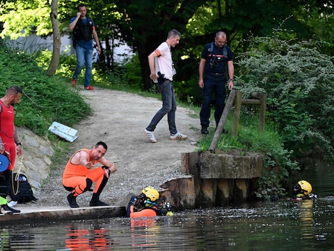 Duikers zochten maandag naar bewijsmateriaal in de rivier Vilaine, dicht bij de plaats waar Théo een dag eerder werd gevonden. 