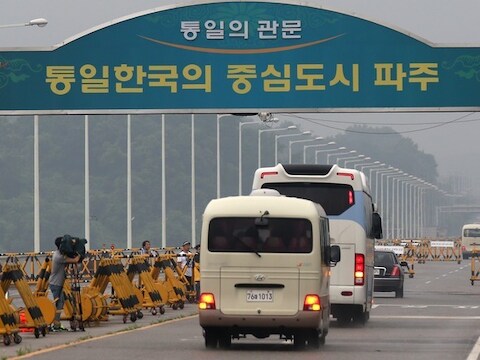 Bussen verlaten Kaesong.