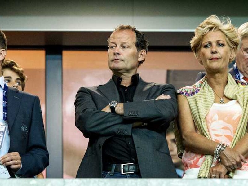 Danny Blind en zijn vrouw Yvonne op de tribune bij het EK van Jong Oranje in Israël.