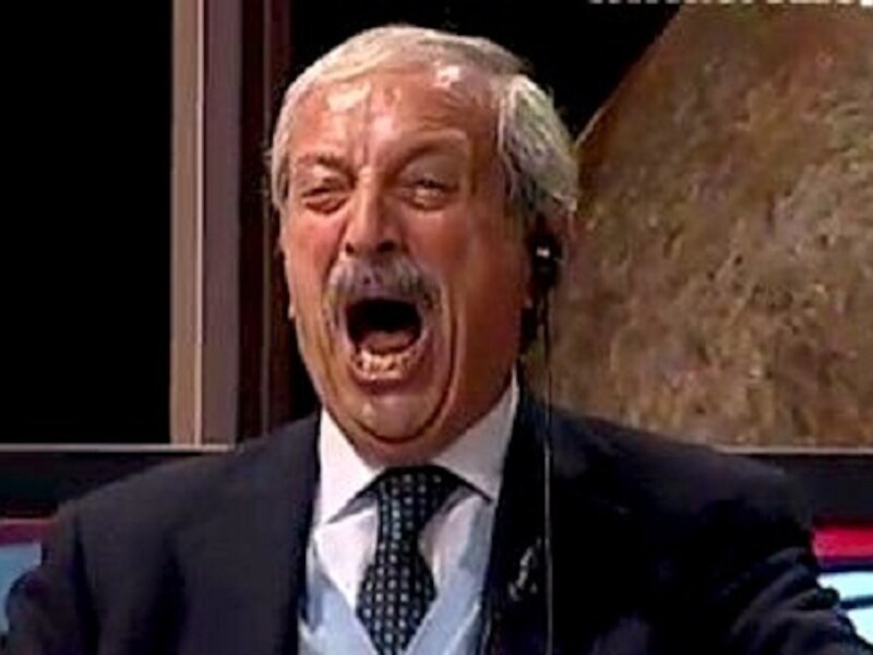Tiziano Crudeli in volle ornaat...