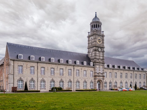 Het gemeentehuis van Hemiksem, in de Sint-Bernardusabdij. 