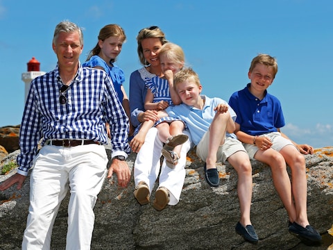 Koning Filip en koningin Mathilde met de kinderen Elisabeth (12), Gabriel (10), Emmanuel (8) en Eléonore (5).