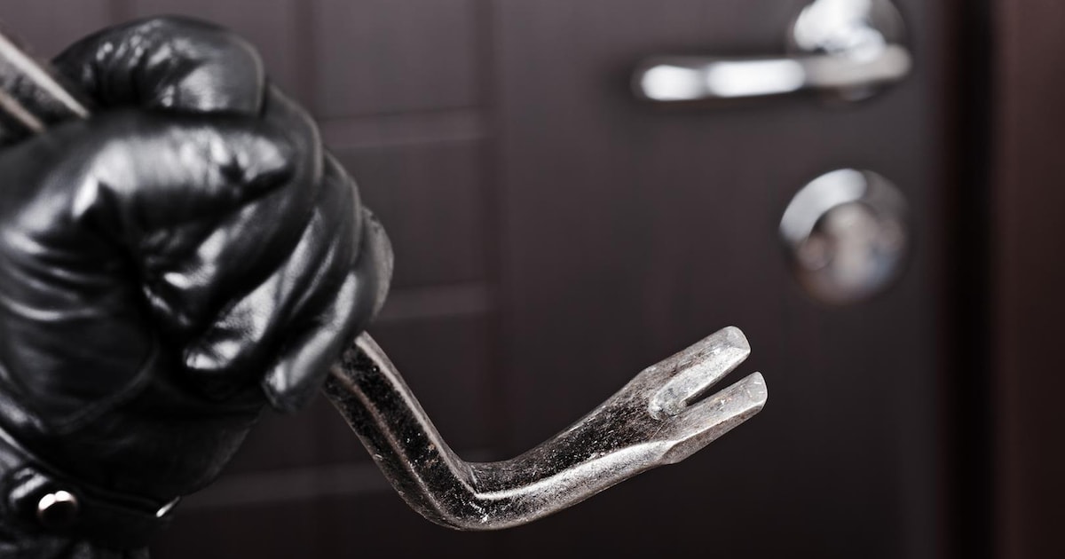 Geld en juwelen ontvreemd bij inbraak in Stuurstraat