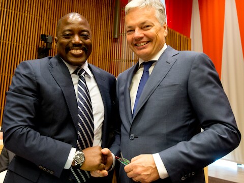 Didier Reynders (r) met Congolees president Joseph Kabila.