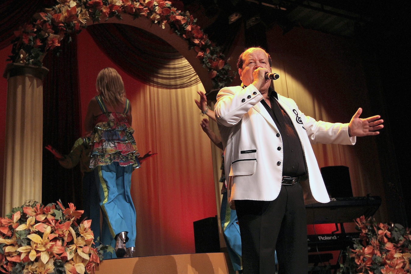 Bobby Prins (78) blikt terug op carrière: “Ik verdiende zoveel... Als m'n  banden versleten waren, kocht ik gewoon een nieuwe Mercedes” | Foto | hln.be
