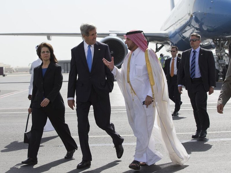 De speciale gezant van de VS voor Afghanistan en Pakistan, James Dobbins, moet deelnemen aan gesprekken met de Amerikaanse minister van Buitenlandse Zaken, John Kerry (te zien op deze foto), en Qatarese functionarissen.