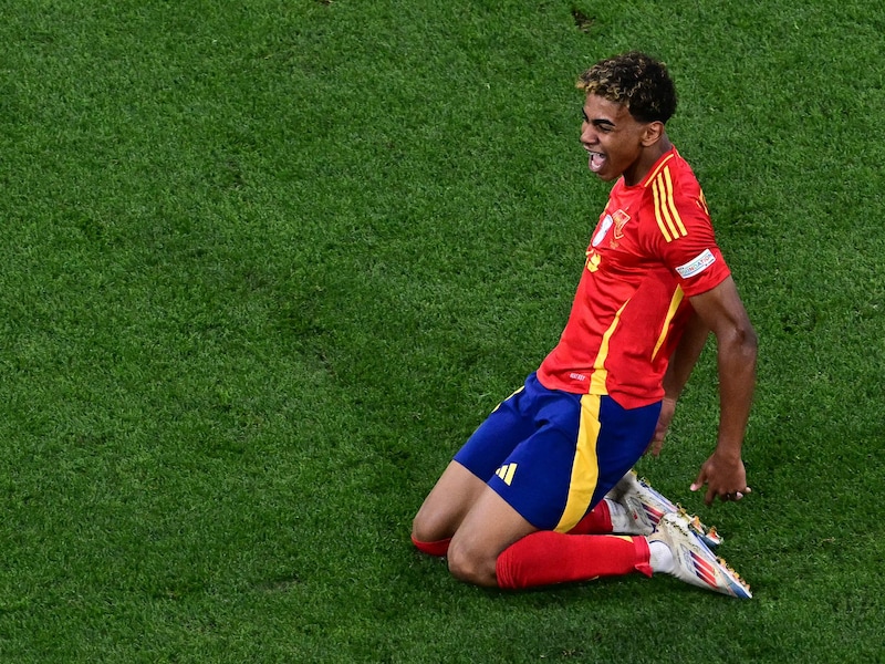 Met dank aan magische goal van wonderkind Yamal: Spanje klopt onmondig Frankrijk en is oververdiend de eerste EK-finalist
