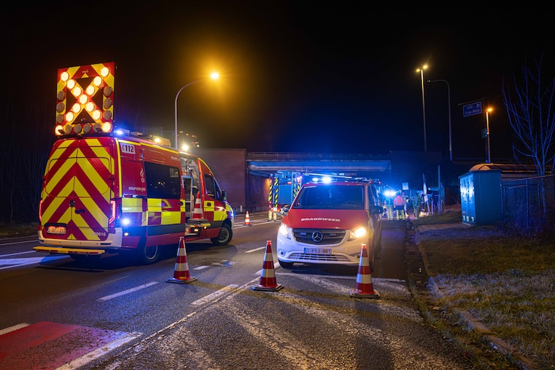 Los perpetradores se estrellaron en el estacionamiento de vehículos compartidos.