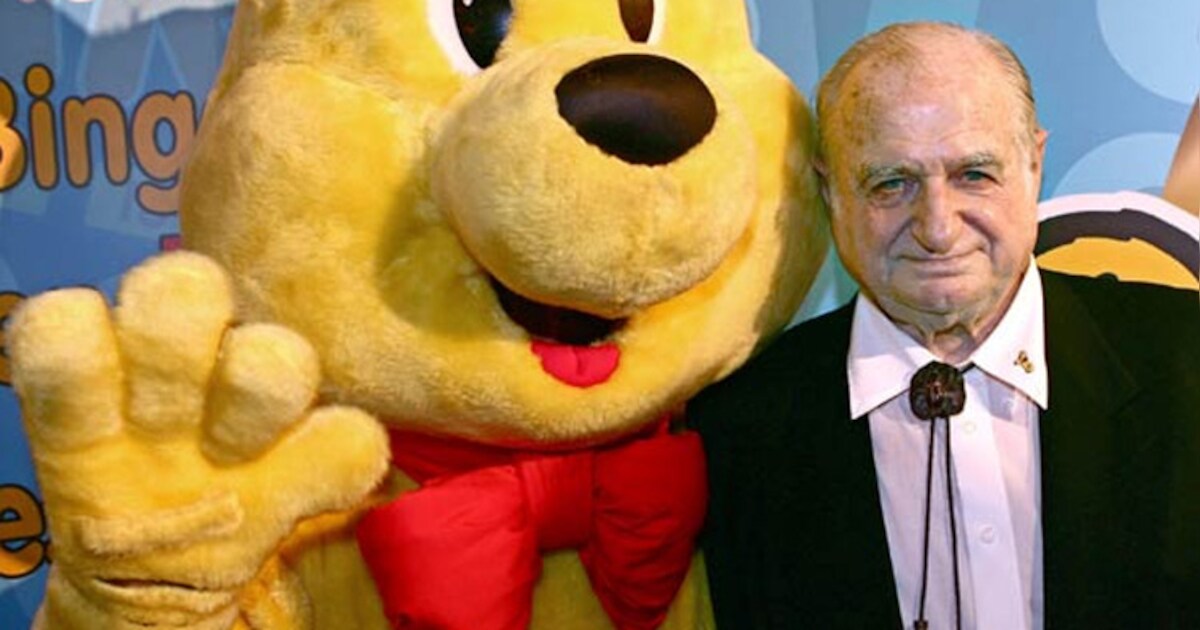 Haribo-baas Riegel bestuurt op zijn 89ste nog helikopter | Buitenland ...