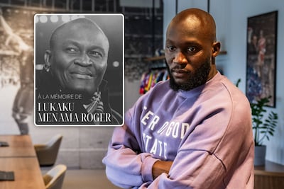 Plots ging het afgesproken bedrag omhoog: waarom Romelu Lukaku zich “afgeperst voelt door familie” en papa Roger in Congo en niet hier begraven wordt