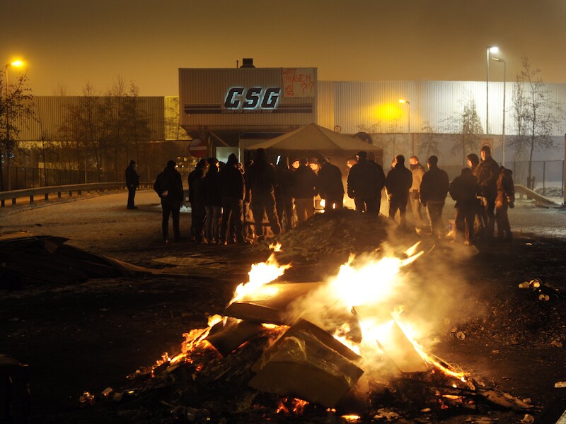 Stakers bij CSG, het bedrijf dat zorgt voor de aanvoer van onderdelen bij Ford Genk.