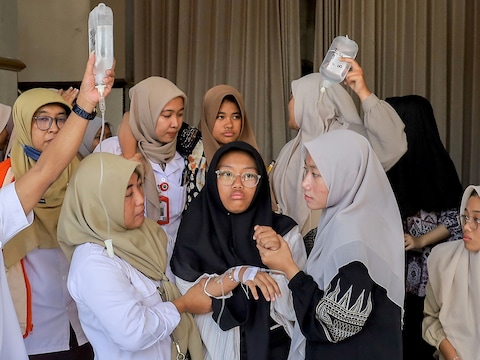 Gratis schoolmaaltijden maken duizenden ziek in Indonesië: “Ze hadden diarree en moesten om de beurt naar het toilet”