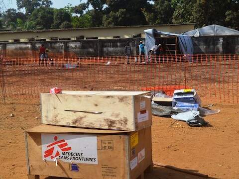 Een isoleerstation van Artsen Zonder Grenzen in Guinee.