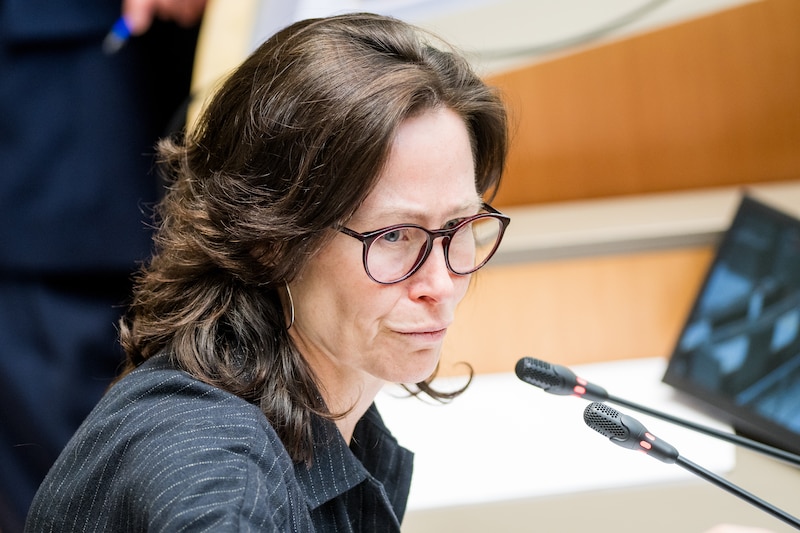 Parlementsvoorzitter Freya Van den Bossche betuigt haar medeleven aan de slachtoffers en nabestaanden.