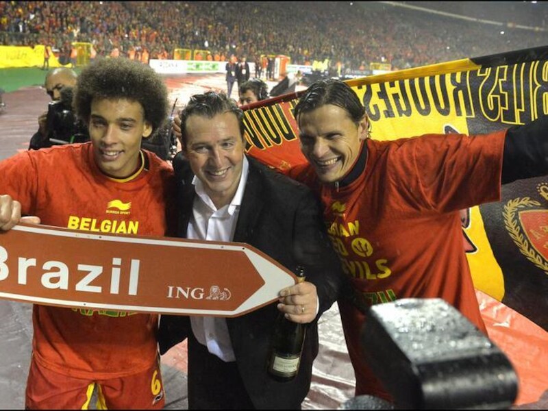 Axel Witsel, Marc Wilmots en Daniel Van Buyten na de match van de Rode Duivels tegen Wales.