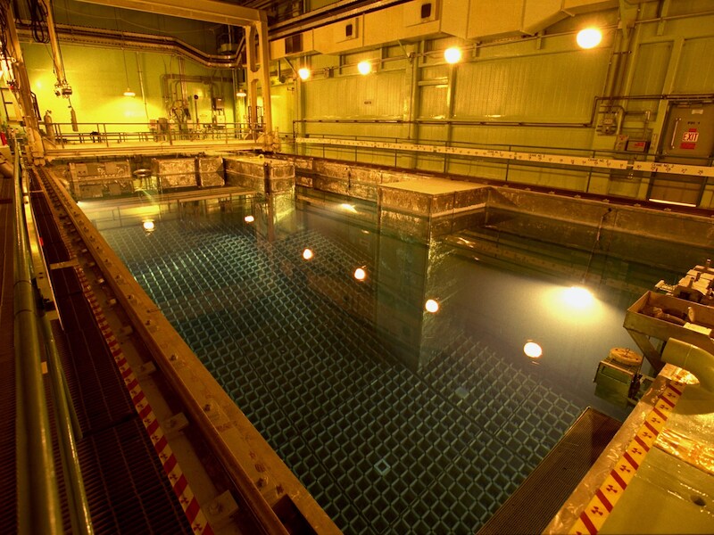 Het bassin in een reactorgebouw van de verwoeste kerncentrale Fukushima Dai-ichi.