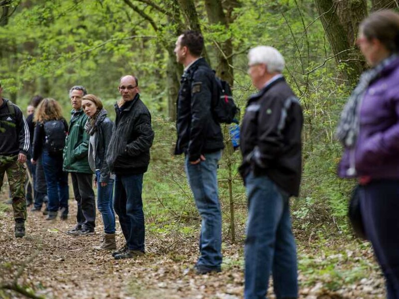 Vrijwilligers zijn tussen Doorn en Rhenen op zoek naar sporen van de kinderen