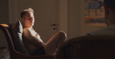 Mathias Coppens uit de kleren in ‘Heel mijn hart’: “Je gaat toch wel een doekje over mijn pens leggen?”