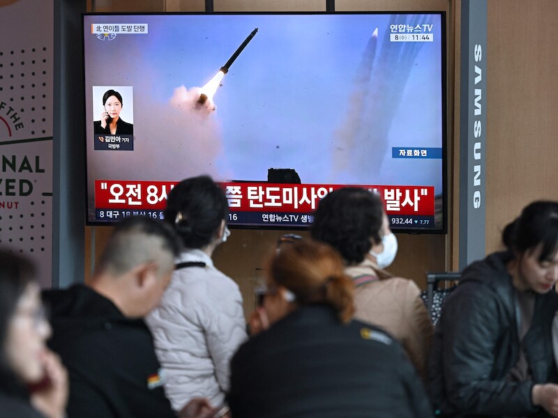 Zuid-Korea probeert banden te verbeteren, Noord-Korea antwoordt met lancering ballistische raketten: “Wereldschokkende dwazen”