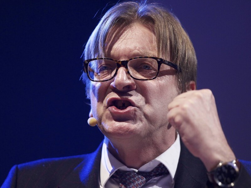 "Subsidiariteit inroepen om homorechten niet op Europees niveau te hoeven verdedigen, daar is mijn verstand te klein voor", zegt Verhofstadt.