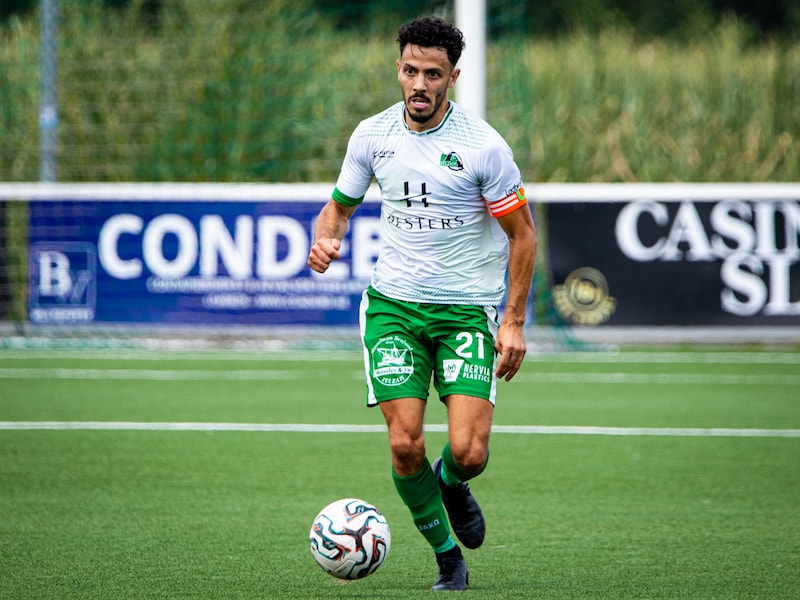 Ilias Mjahed en Zelzate willen verrassen in topper: “Met juiste mentaliteit kunnen we het Roeselare lastig maken”