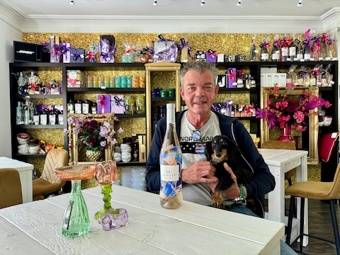 Frank Garritsen in zijn wijnbar-conceptstore Seenn in Westmalle. De zaak kan door de brand voorlopig niet open.