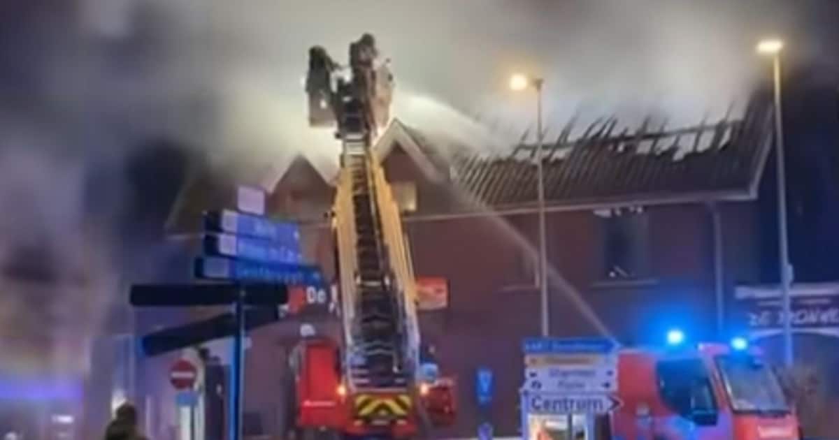 Accidentele brand vernielt voormalig restaurant De Bronne in Heusden, één persoon in levensgevaar na