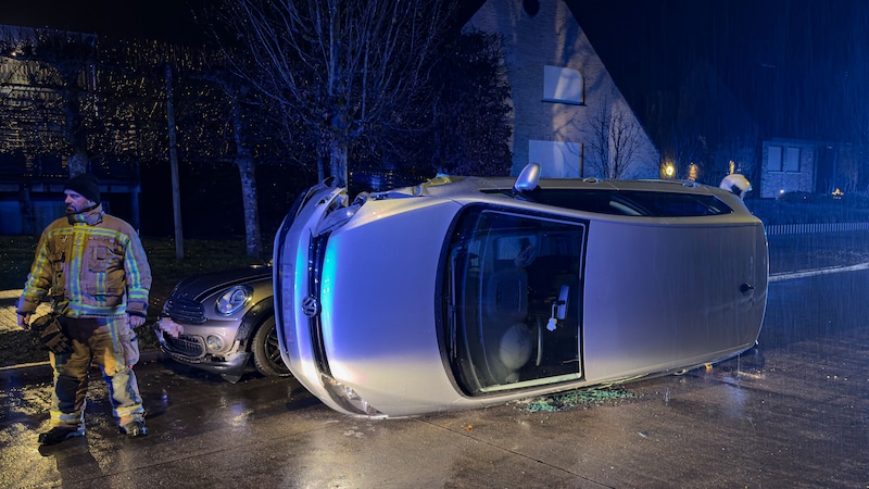 Un vehículo acabó volcado de lado tras una colisión en Borsbekestraat.