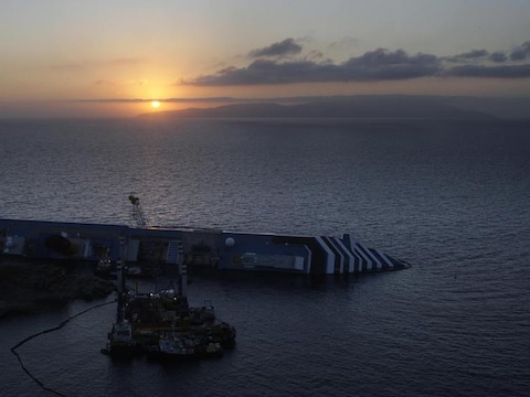 De gekapseisde Costa Concordia.