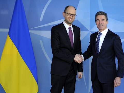 De Oekraïense premier Arseni Jatsenjoek en Anders Fogh Rasmussen, secretaris-general van de NAVO. (Archieffoto)