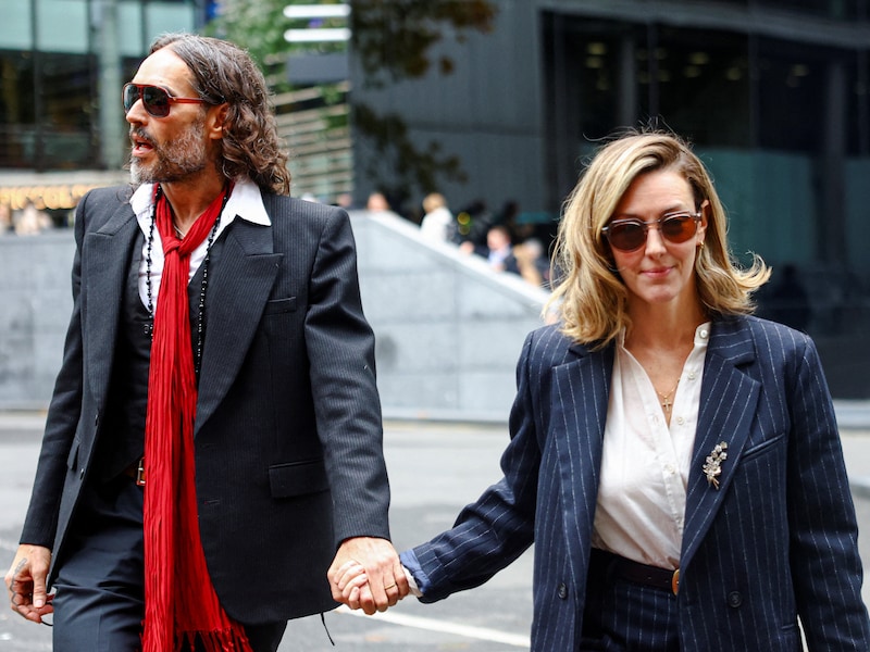 Russell Brand samen met zijn echtgenote Laura.