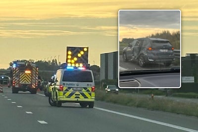 Bestuurder van bestelwagen ramt met hoge snelheid minstens twintig wagens en motard op expresweg: “Verschillende gewonden”
