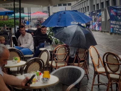 Paraplu mee naar het terras: nog meer regen en buien later vandaag, ook vannacht zwaarbewolkt en regen