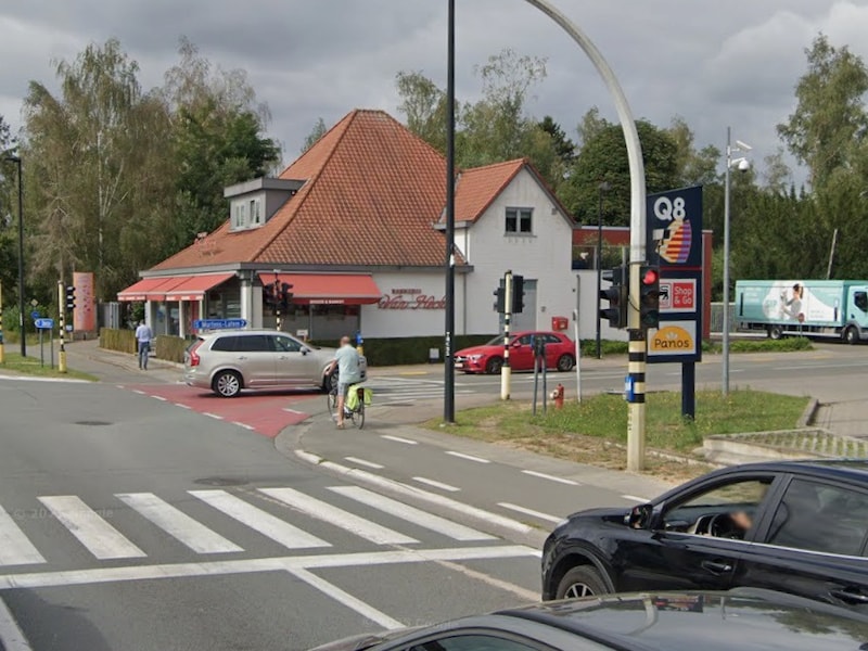 Het ongeval gebeurde op het kruispunt van de Kortrijksesteenweg en de Golflaan.