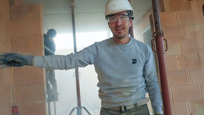 Bouw van Andy Peelmans villa loopt al 10 maanden vertraging op. Waarom een bouwproject zelden op tijd af is