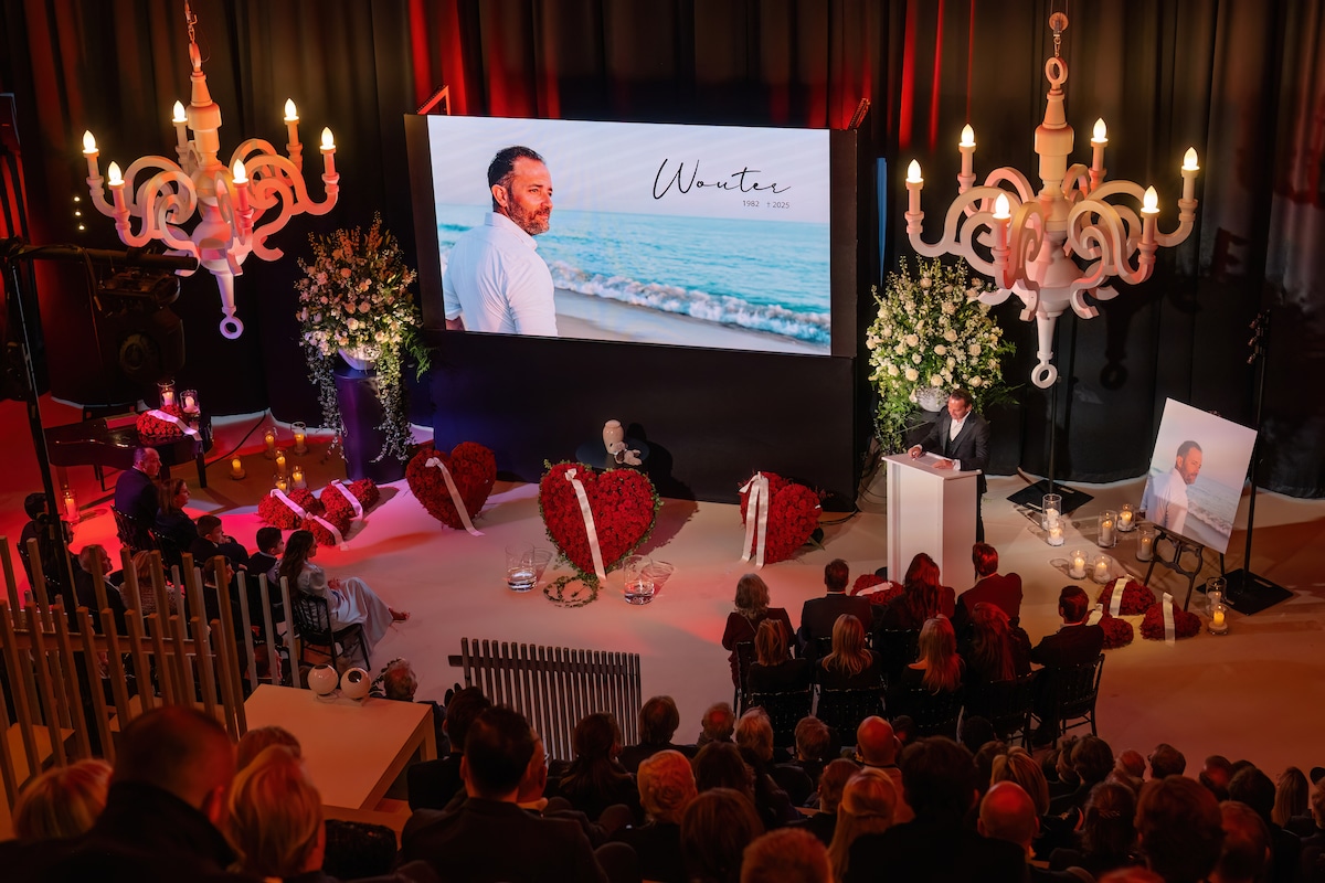 Bekende gezichten nemen afscheid van Wouter van der Horst: “Het is heel ...