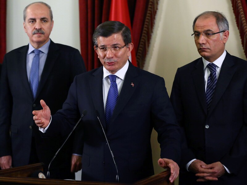 Turks vicepremier Kurtulmus en eerste minister Davutoglu.
