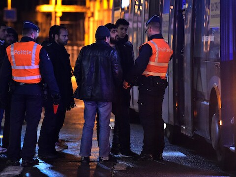 Verhoogde politiecontrole aan de Frans-Belgische grens in Adinkerke (De Panne). (archieffoto 23 februari 2016).