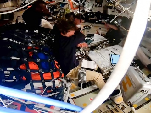Ook de andere astronauten hadden tranen in de ogen.