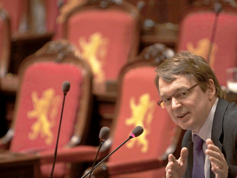 Jurgen Ceder zou als NSV-voorzitter het been van een student hebben overgestampt.