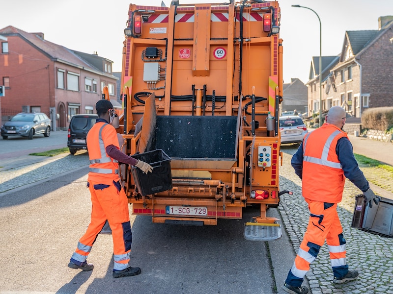 Oppositie pleit voor glasophaling aan huis: “Minder glasbollen is minder risico op sluikstort”