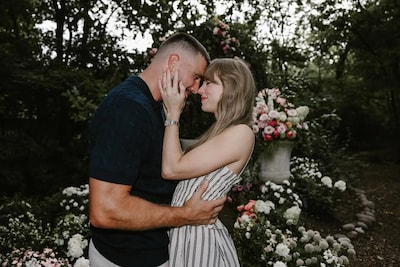 Travis Kelce “plande verloving volledig zelf” én heeft al ideeën voor zijn huwelijk met Taylor Swift: “Men onderschat zijn gevoelige kant”