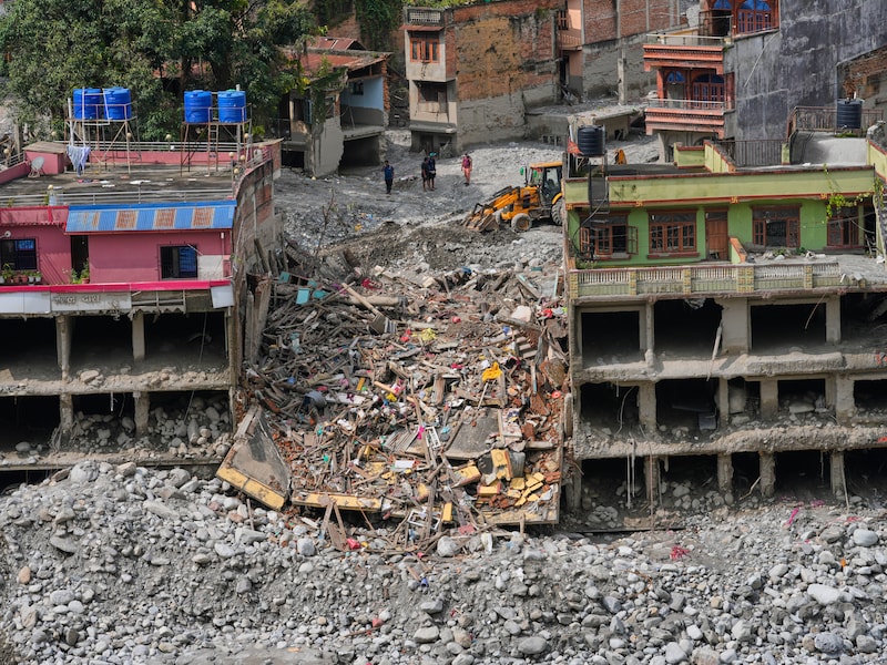 Dodental na zware overstromingen in Nepal en Tibet loopt op tot 1.400, nog 5.845 mensen vermist