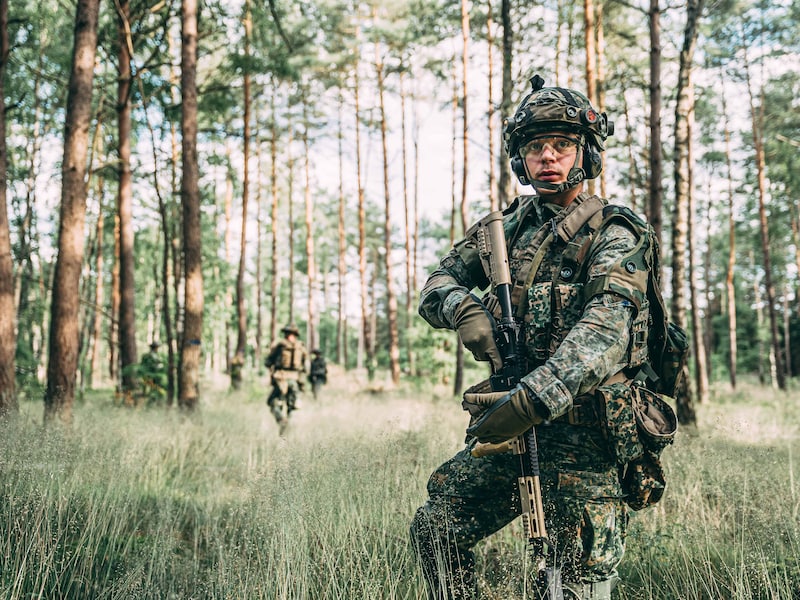 Militaire oefening op terrein Braberg: Defensie test communicatiesystemen tijdens vierdaagse oefening in Dessel