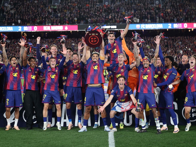 Het gedroomde titelfeest: Barcelona klopt matig Real met twee klasseflitsen en kroont zich uitgerekend in Clásico tot kampioen