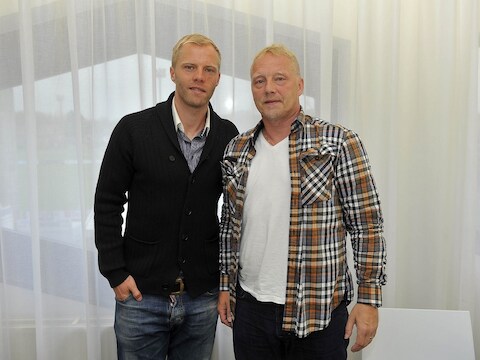 Arnor (rechts) geniet met volle teugen van wat zijn zoon Eidur (links) meemaakt met IJsland